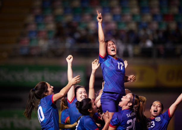 范戴克：默哀仪式被干扰令人失望，那些人应该回家后好好想想.